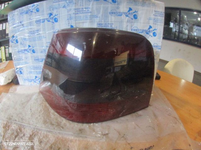 Farol Tras Stop2850 VW GOLF 4 1999 1.9TDI 110CV 5P CINZA ESQ - 1