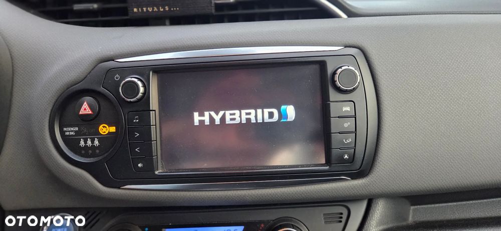 Toyota Yaris Hybrid 100 Active EU6 - 4