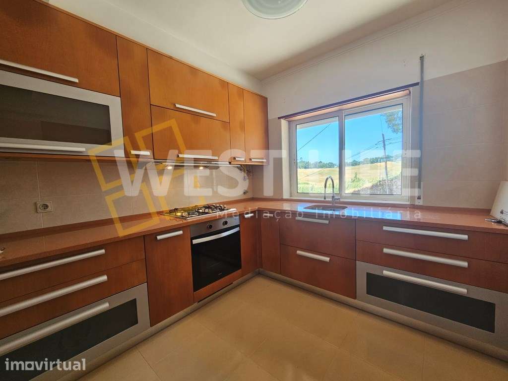 Moradia T3 situada no coração da Vila de Mafra com vista campo - Grande imagem: 3/31