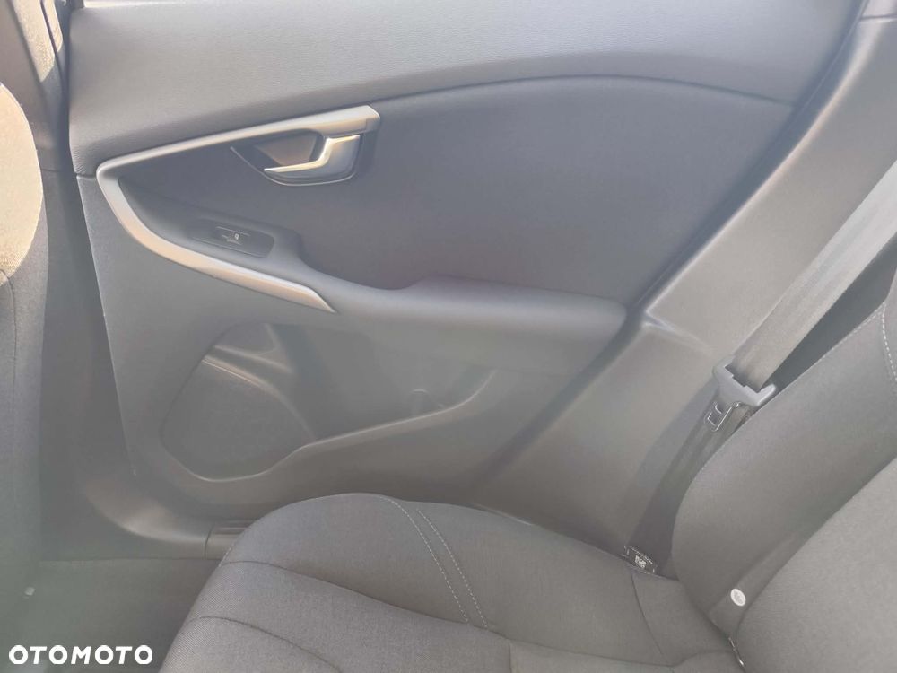 Volvo V40 D2 - 19