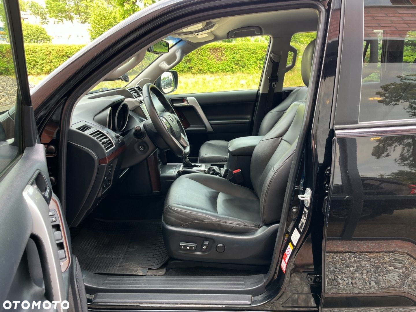 Toyota Land Cruiser - 22
