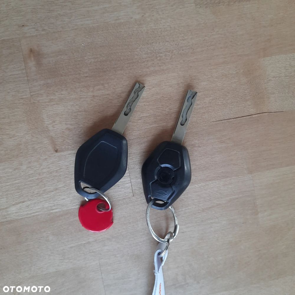 BMW Seria 3 2003 photo 2