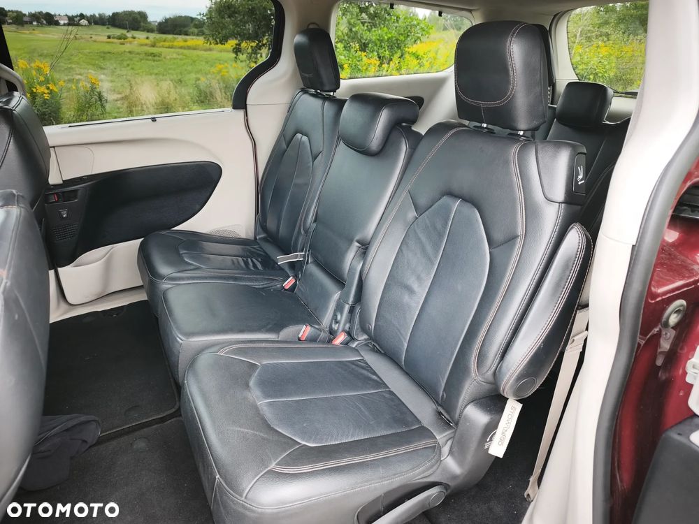 Chrysler Pacifica - 28