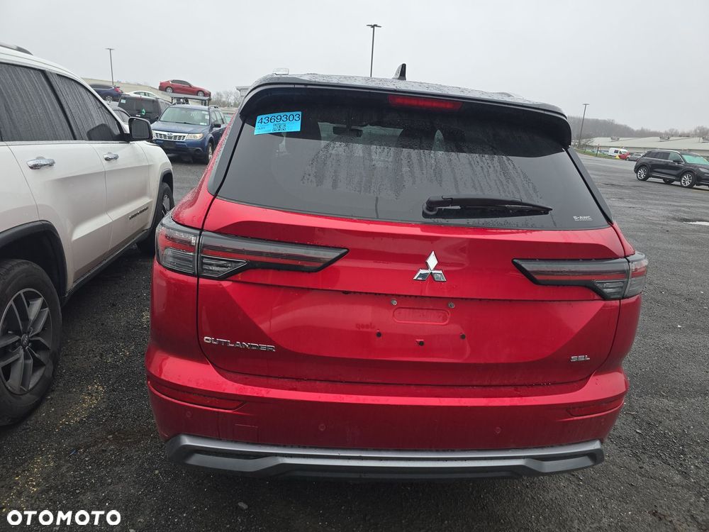 Mitsubishi Outlander - 4