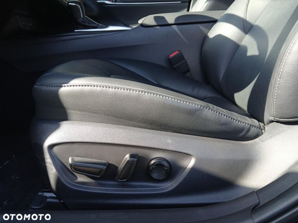 Toyota Camry 2.5 Hybrid Executive CVT - 38