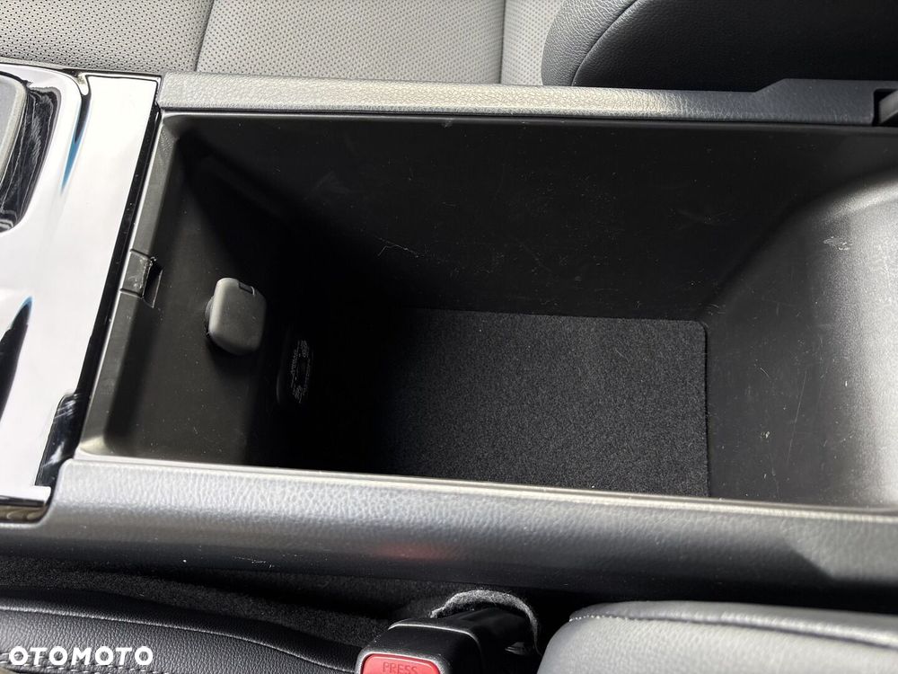 Toyota Camry - 34