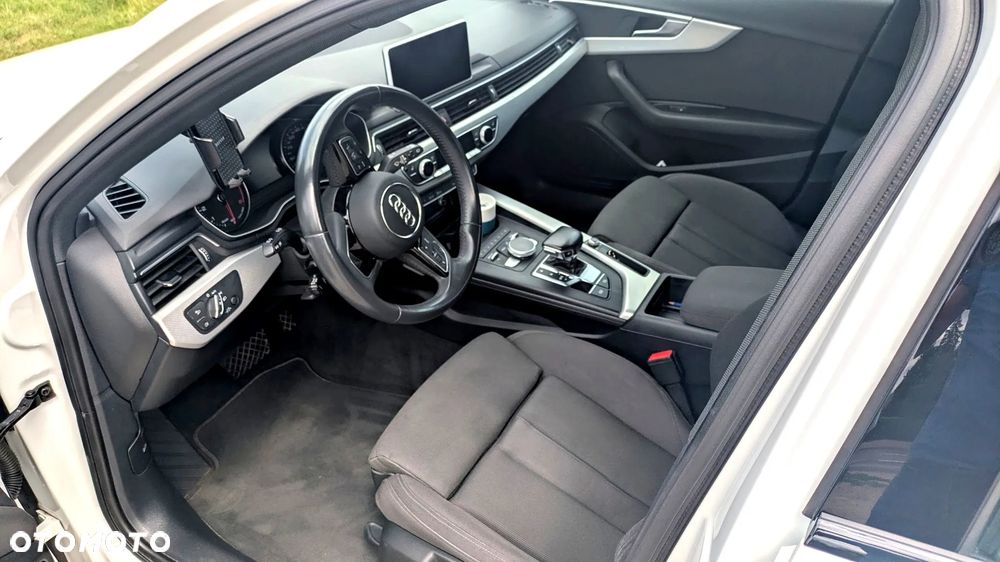 Audi A4 Avant 40 TFSI S tronic - 11