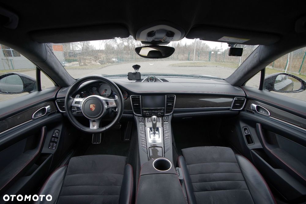 Porsche Panamera GTS - 12