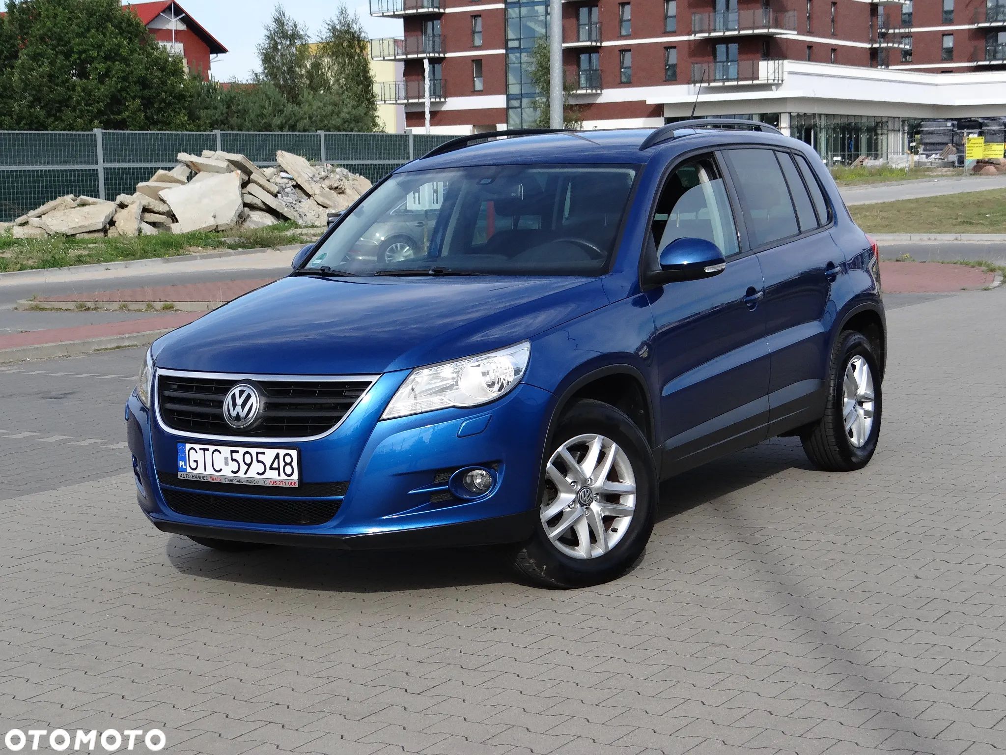 Volkswagen Tiguan - 1