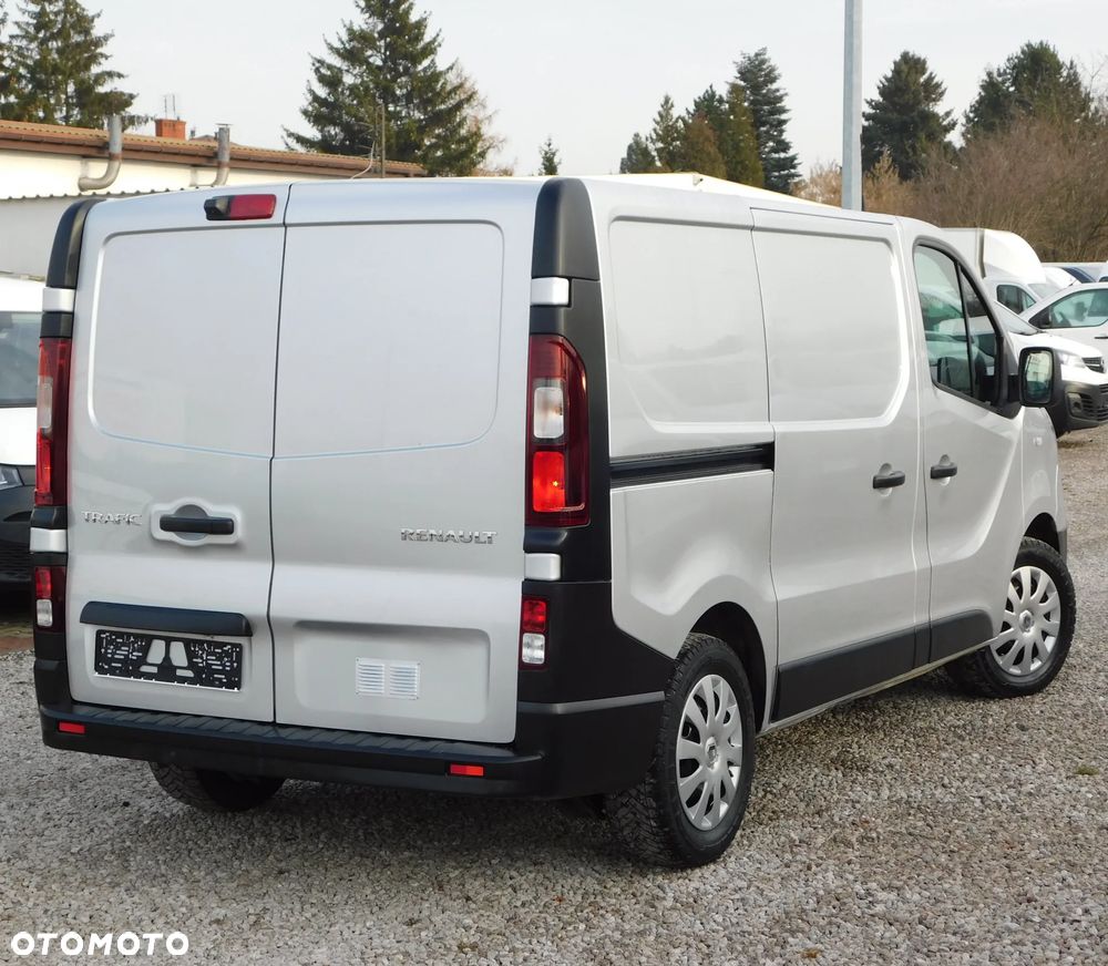 Renault TRAFIC - 2