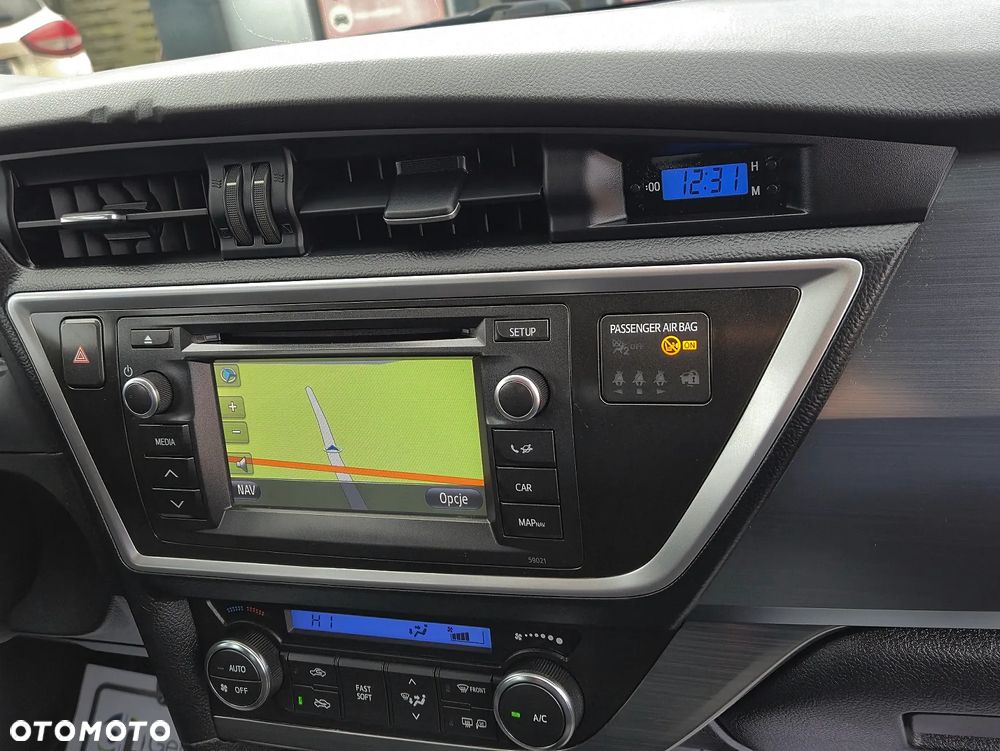 Toyota Auris 1.6 Executive - 26