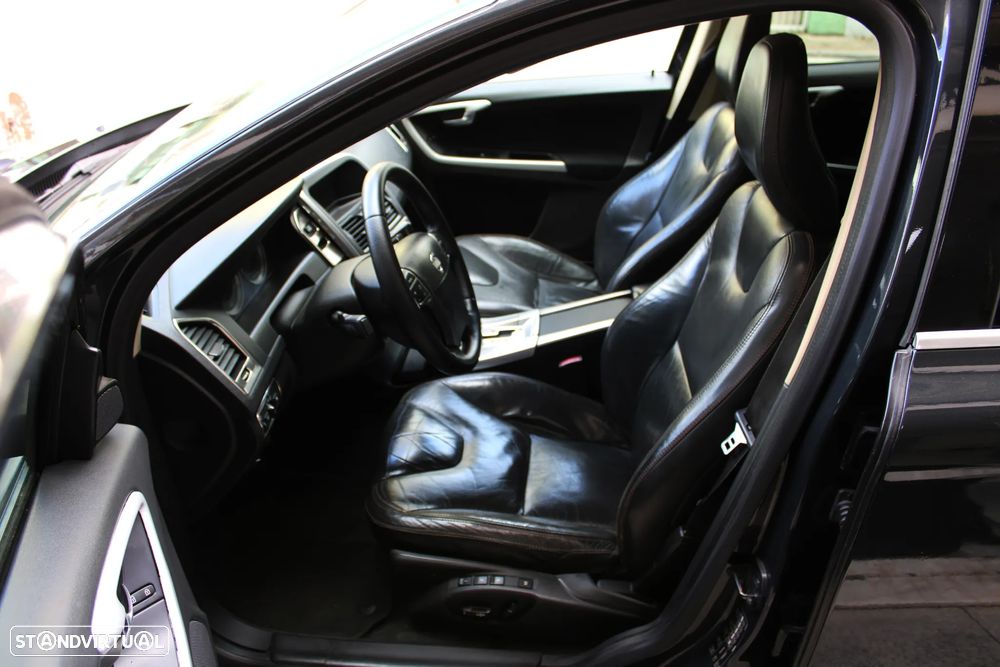 Volvo XC 60 D5 Momentum Geartronic - 22