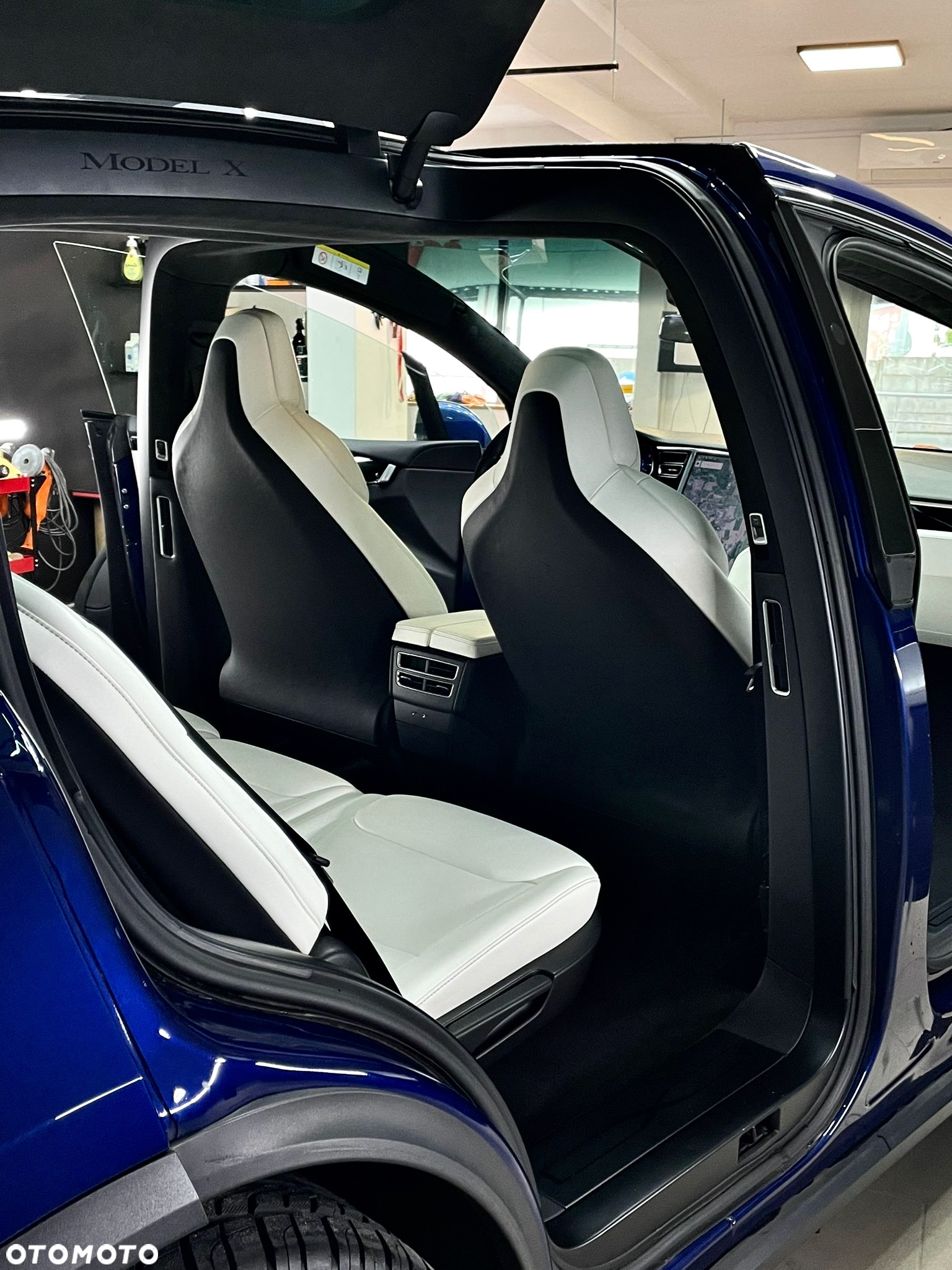Tesla Model X - 11