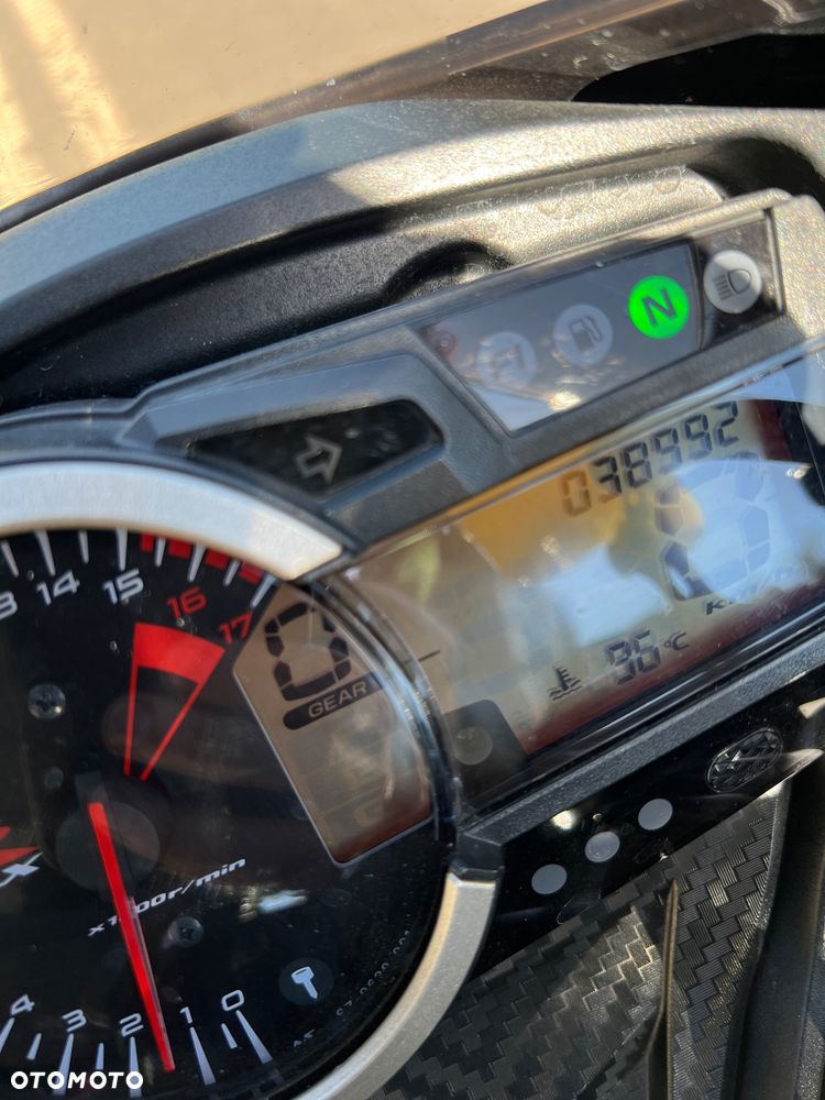Suzuki GSR - 7