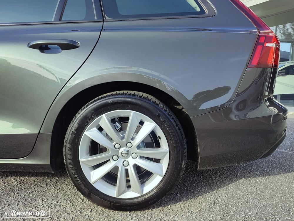 Volvo V60 2.0 D3 Momentum Geartronic - 23