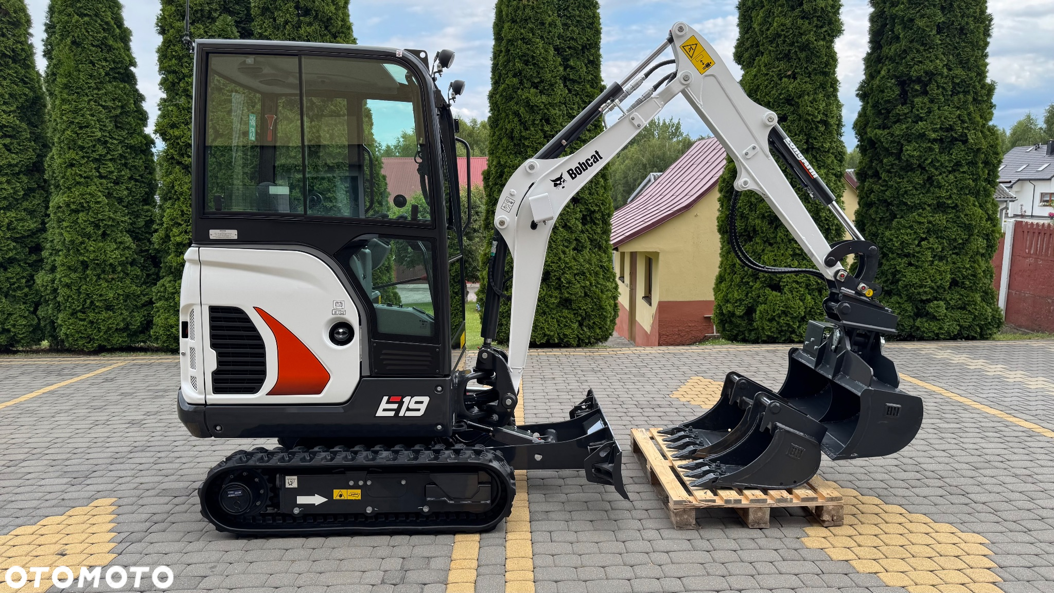 Bobcat E19 / rok 2024 / liczba godzin 4 / kupiona u dealera w Polsce / stan NOWA / komplet 3 łyżek / skarpówka hydrauliczna / - 6