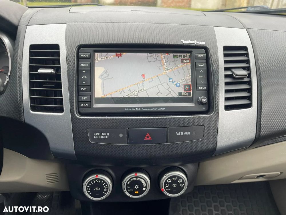 Mitsubishi Outlander 2.2 DI-D 4WD Invite - 16