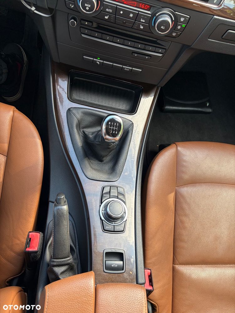 BMW Seria 3 320i Edition Exclusive - 26