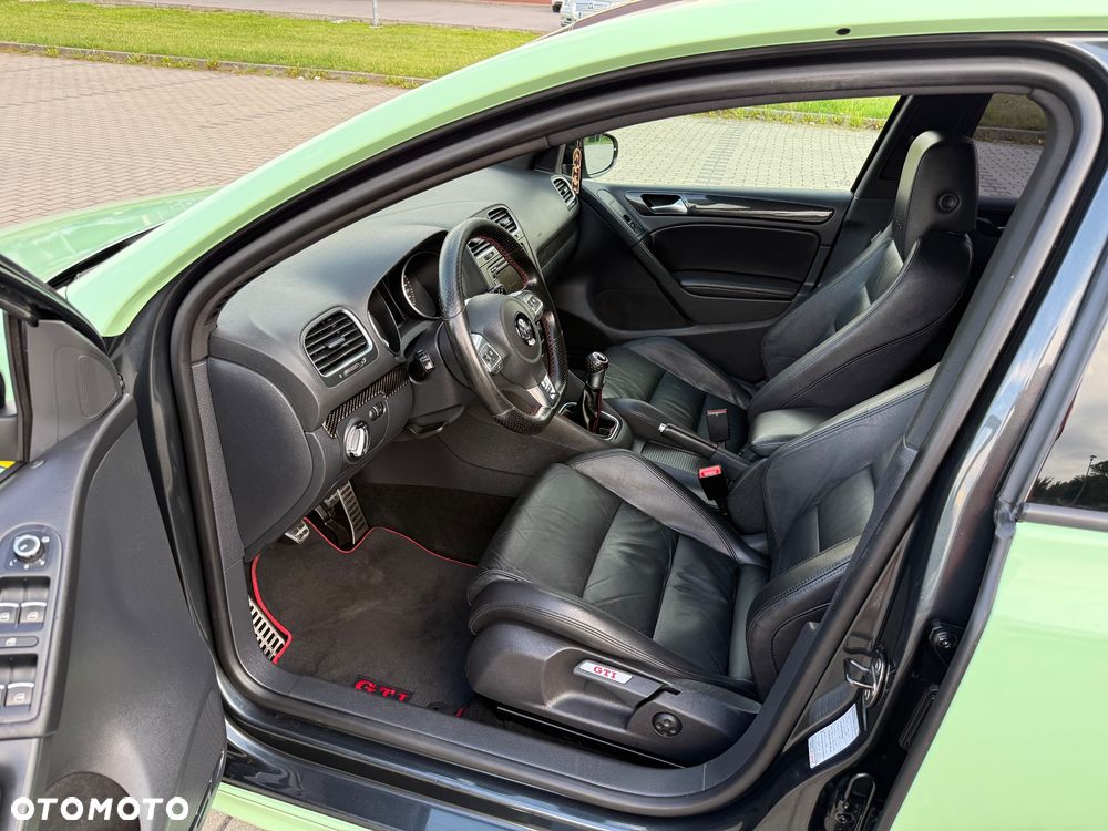 Volkswagen Golf 2.0 GTI - 13