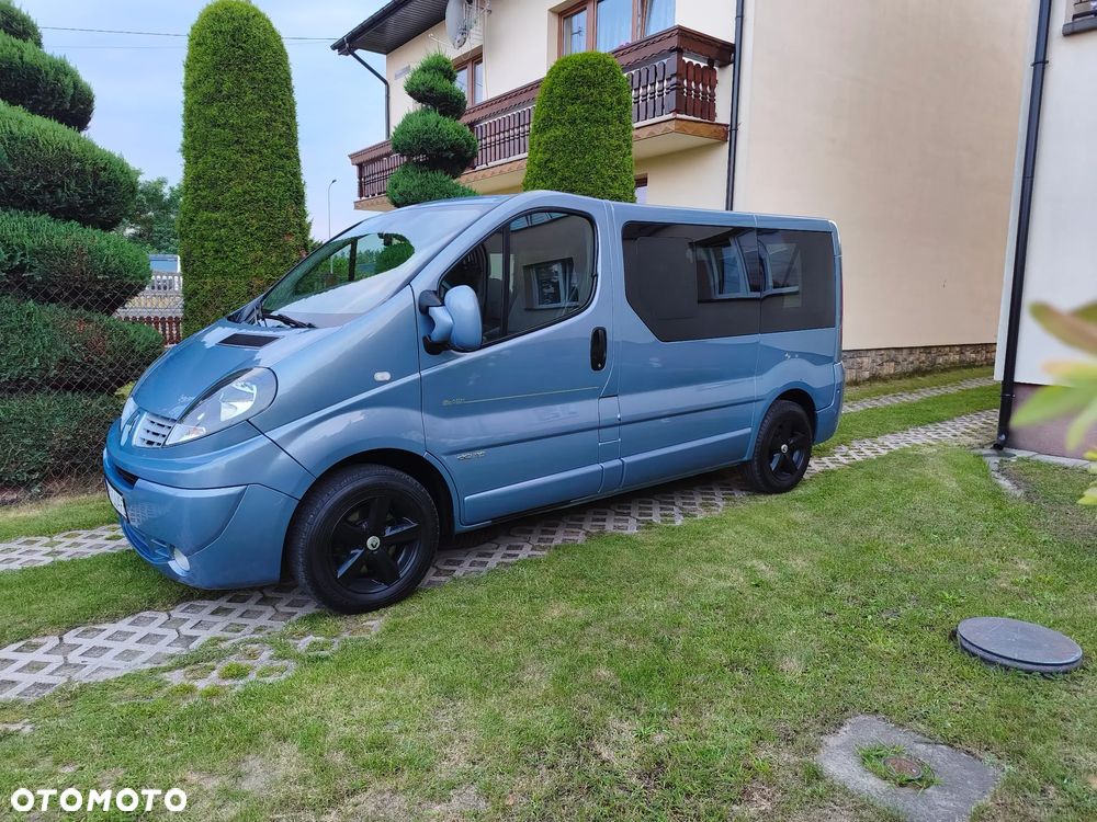 Renault Trafic Grand Passenger Black Edition - 5
