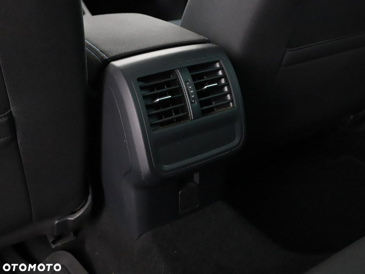 Volkswagen Passat - 37