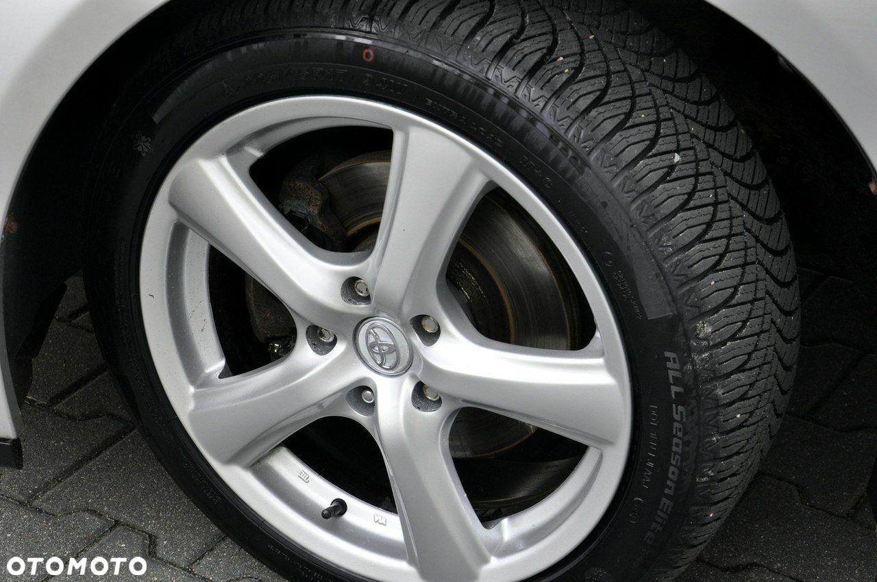 Toyota Avensis Combi 1.6 Sol - 12