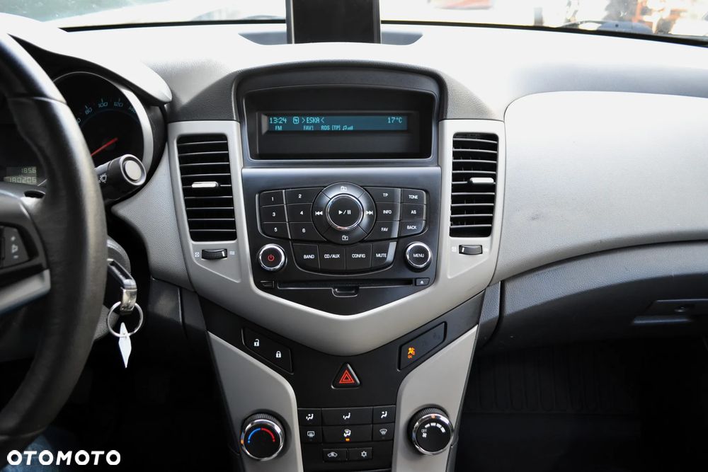Chevrolet Cruze 1.6 Base - 16
