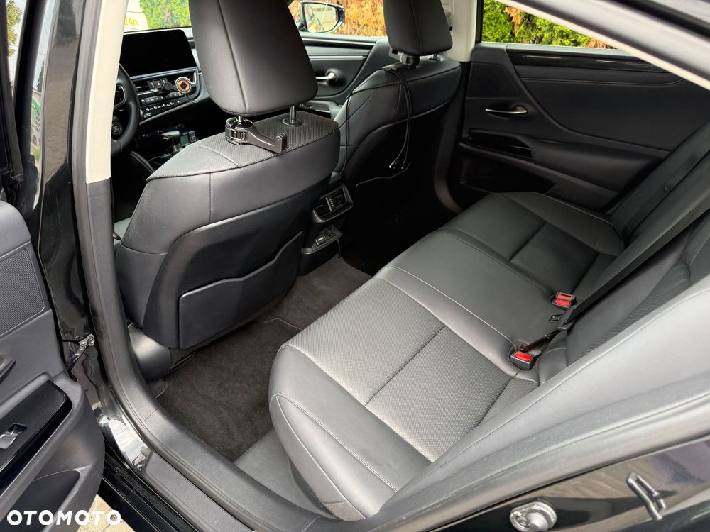 Lexus ES - 10