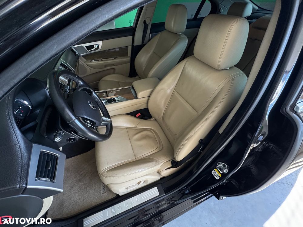 Jaguar XF 2.2D - 14