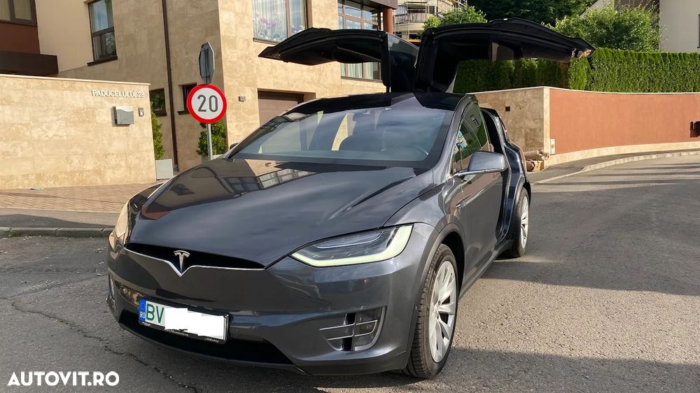 Tesla Model X - 1