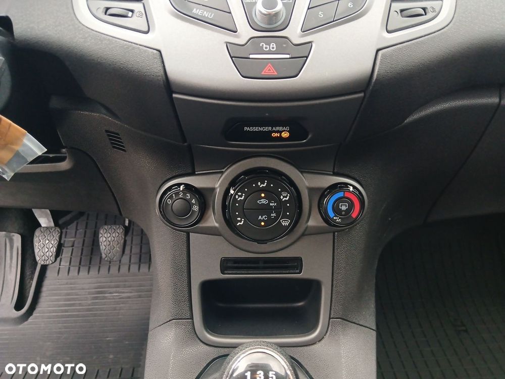 Ford Fiesta 1.25 Ambiente - 30