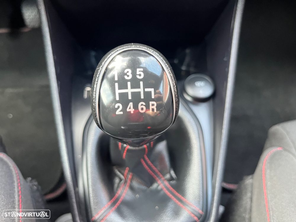 Ford Fiesta 1.0 EcoBoost ST-Line - 13