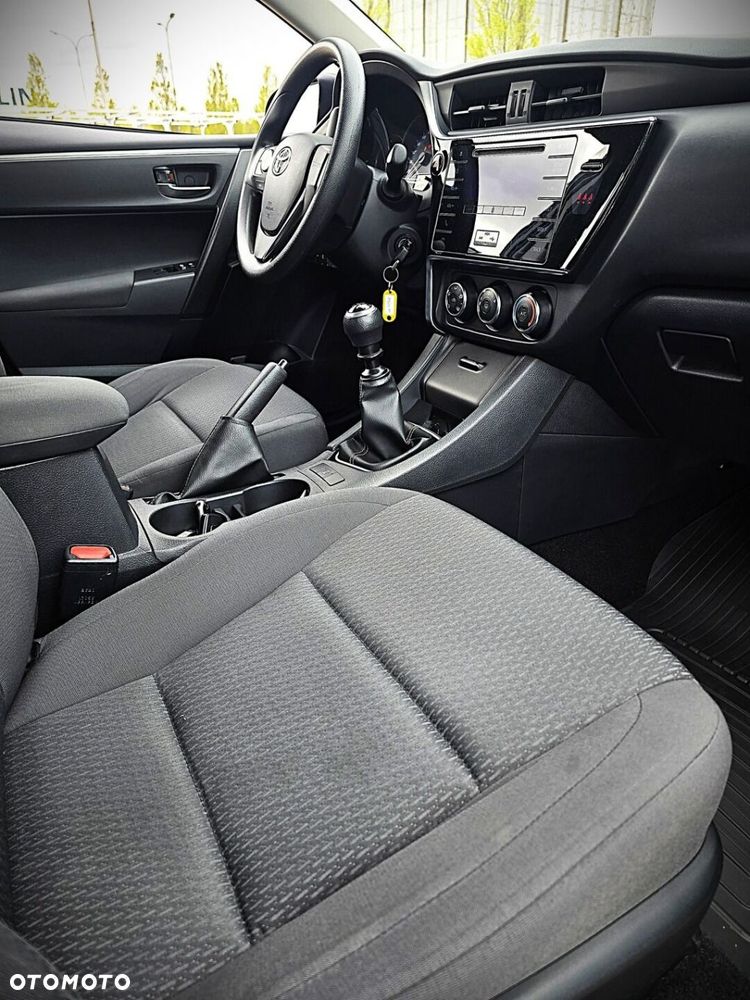 Toyota Corolla 1.6 Active EU6 - 18