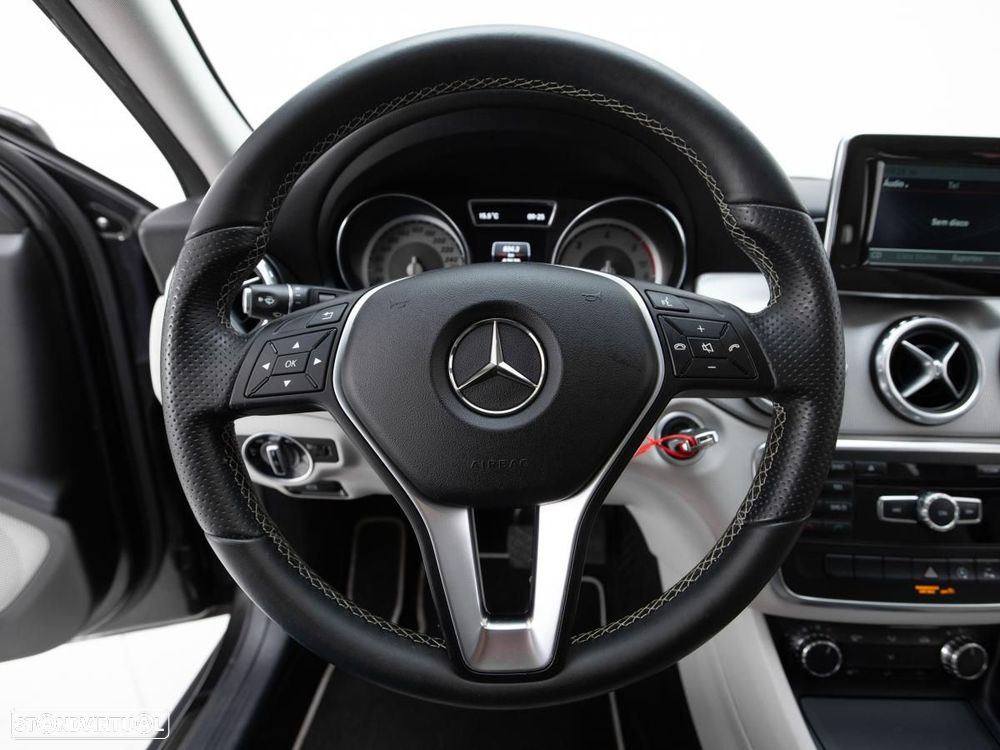 Mercedes-Benz GLA 180 — fotografia 14