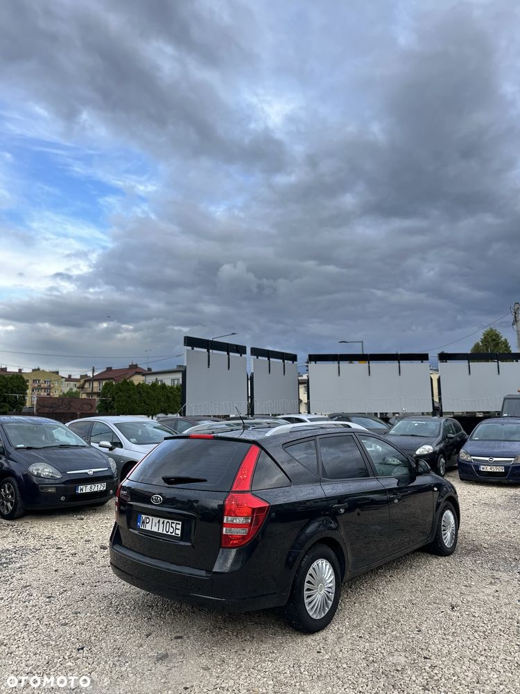 Kia Ceed - 4