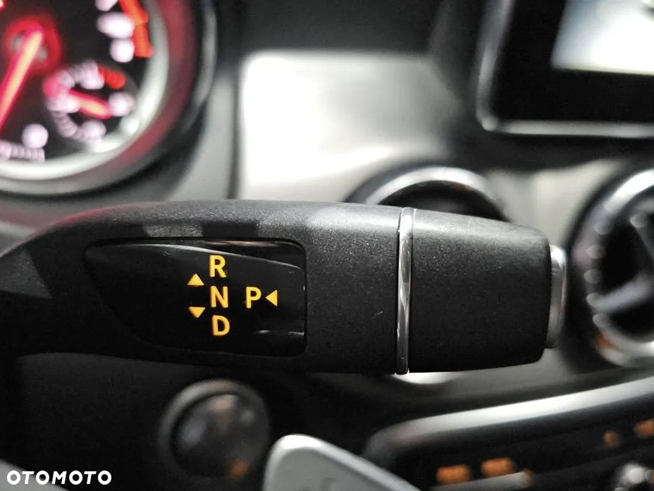 Mercedes-Benz CLA 220 4Matic 7G-DCT AMG Line - 10