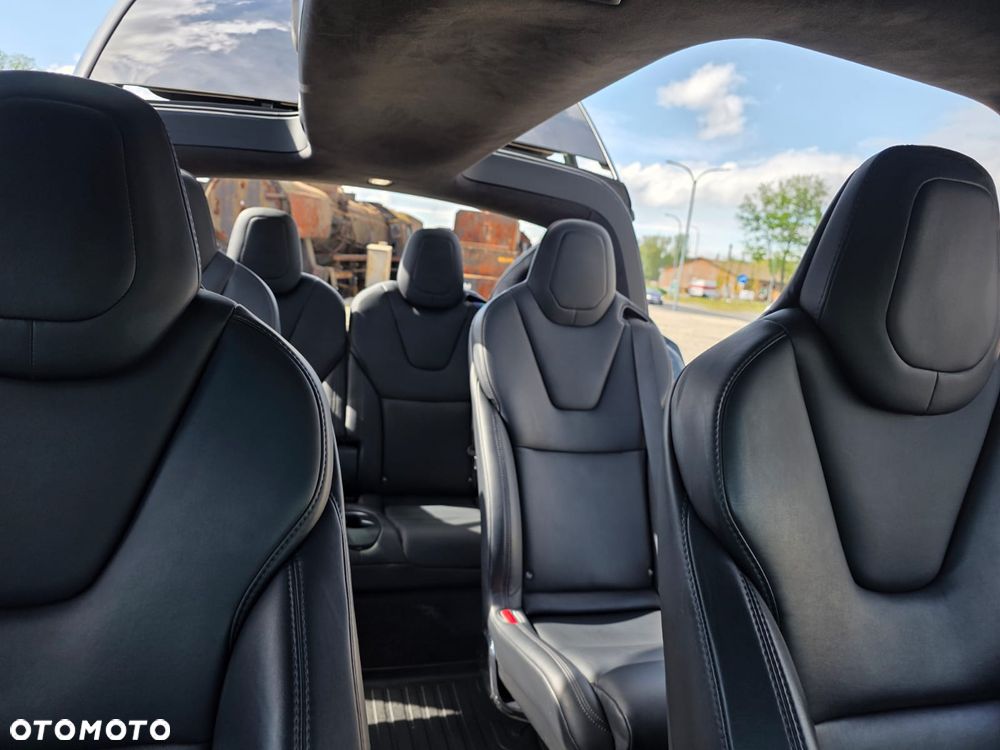 Tesla Model X - 18