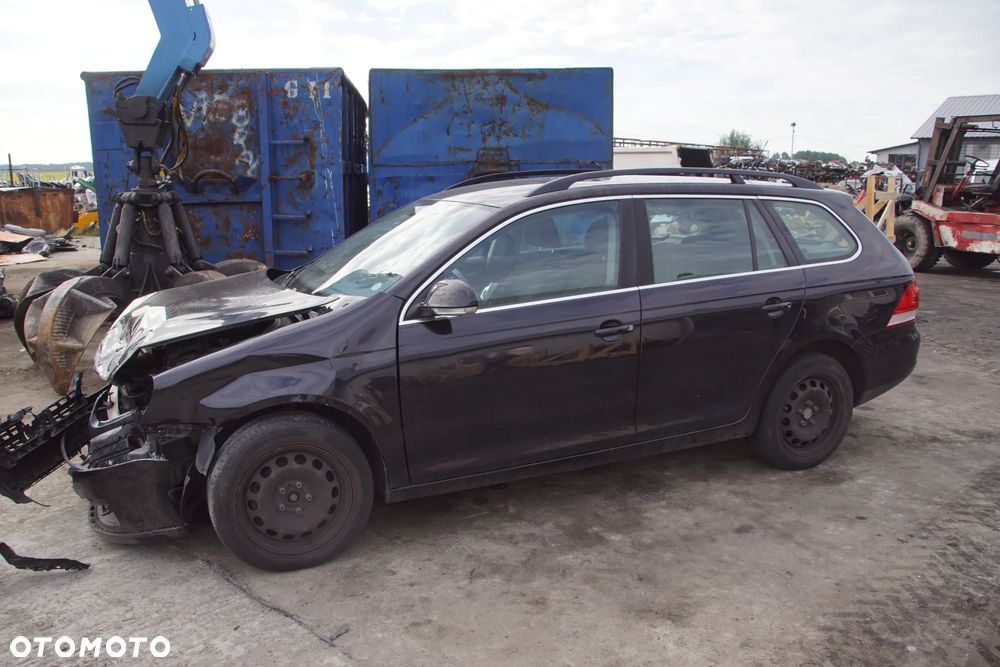Auto na części - Volkswagen Golf V 1.6 MPI 102 KM BSE JHT LC9X 2008R Silnik Skrzynia Drzwi Zderzak Klapa Lampa Lusterko Klamka Szyba Deska Kokpit Sterownik Moduł Czujnik Licznik Panel Kierownica - 2