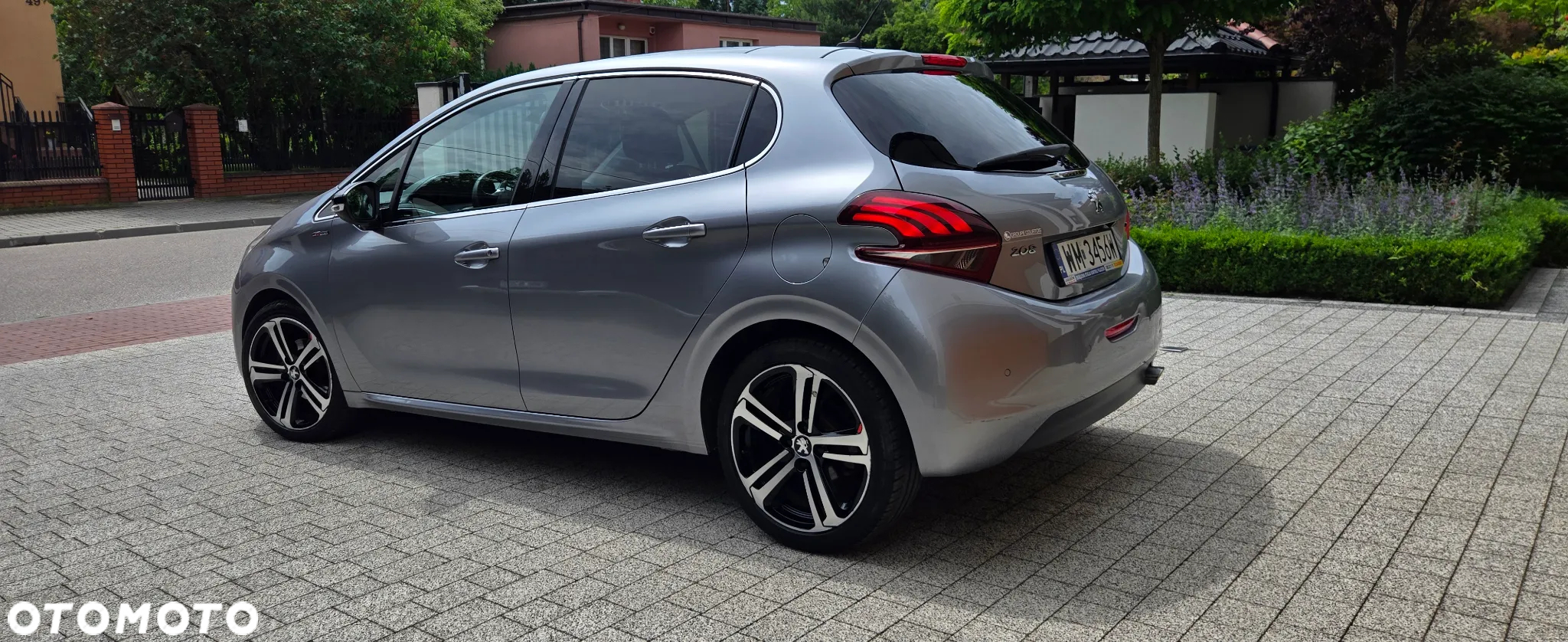 Peugeot 208 - 2