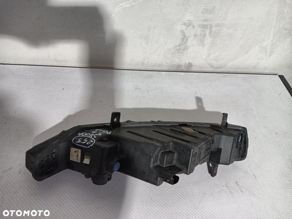 HALOGEN PRZÓD PRZEDNI PRAWY SKODA SUPERB 90150339 - 8