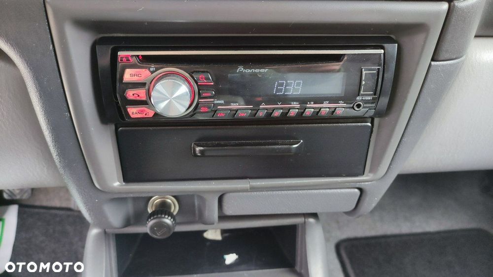 Mitsubishi Pajero - 34