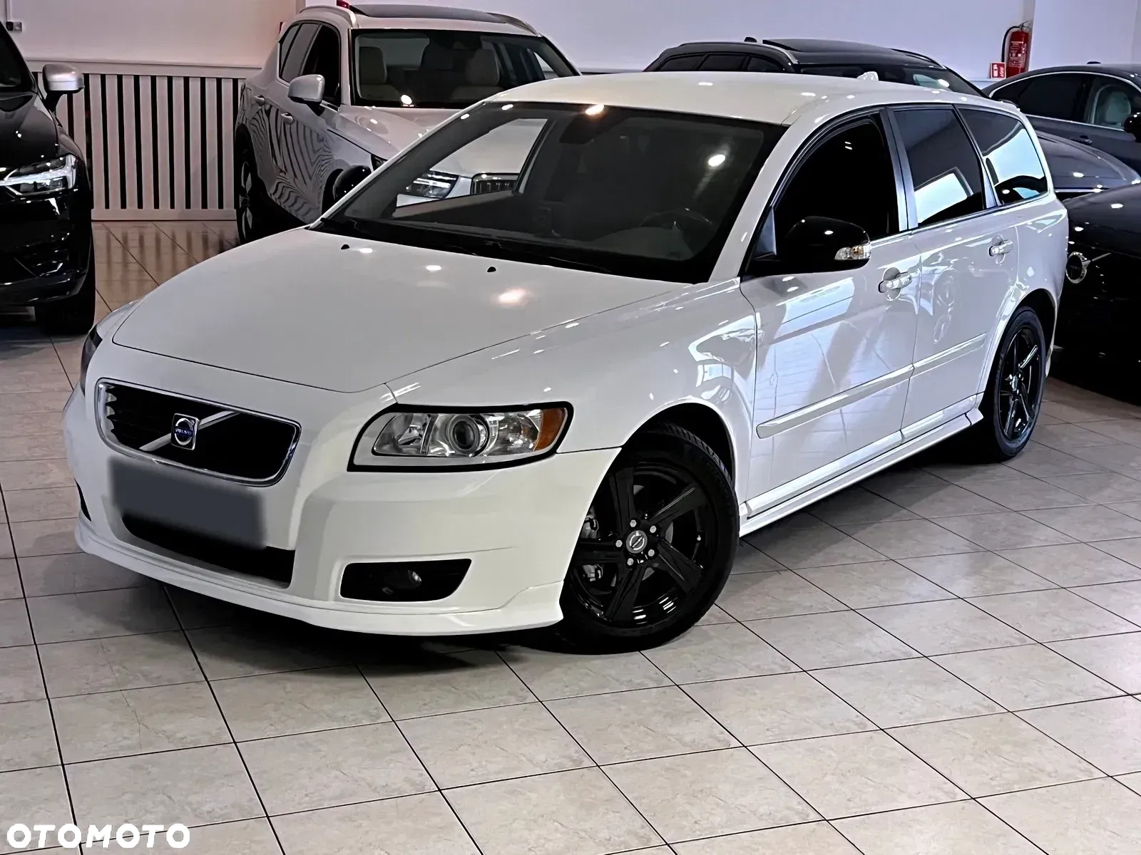 Volvo V50 D2 R-Design - 11