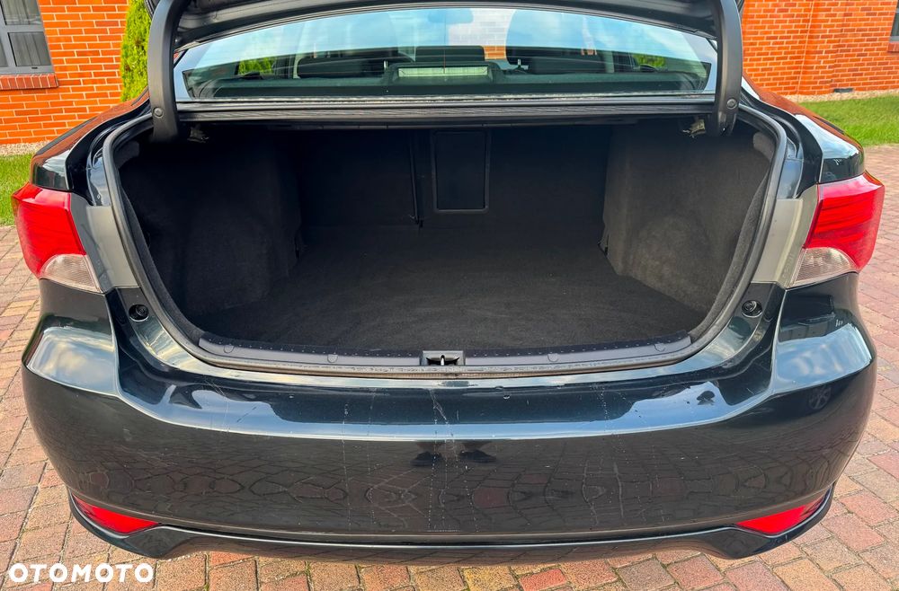 Toyota Avensis 1.6 Premium - 22