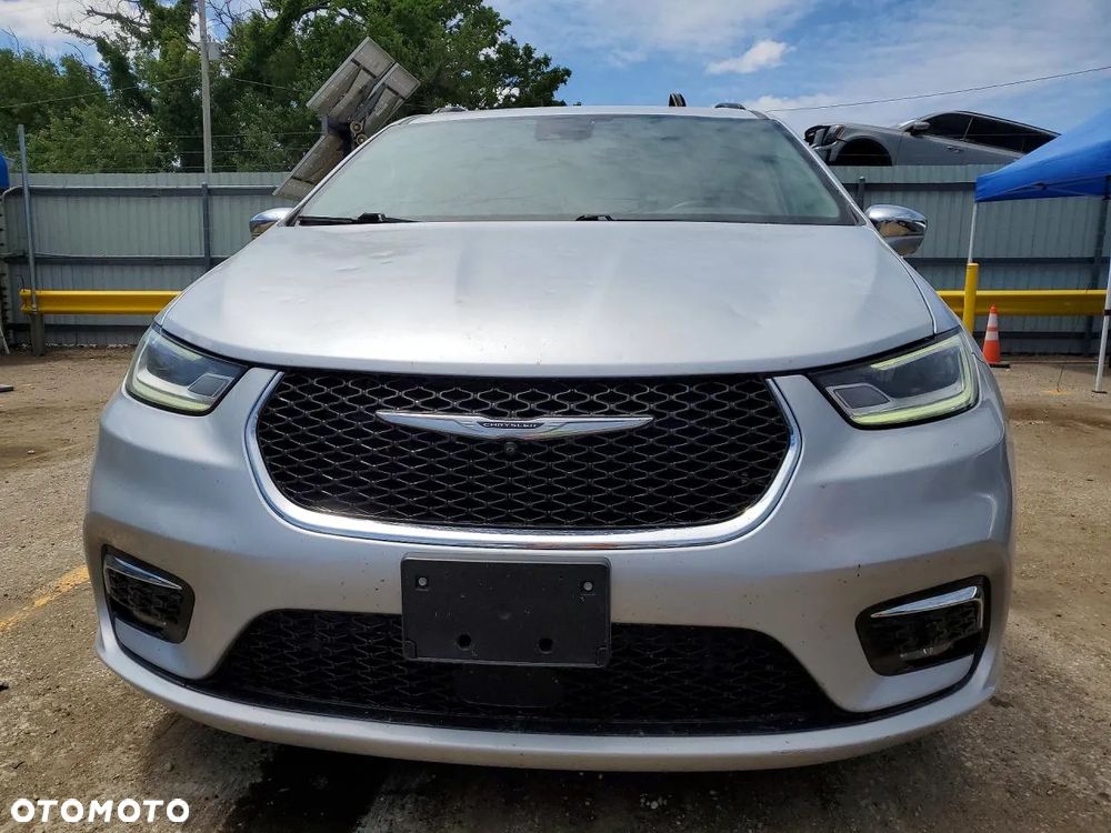 Chrysler Pacifica - 5