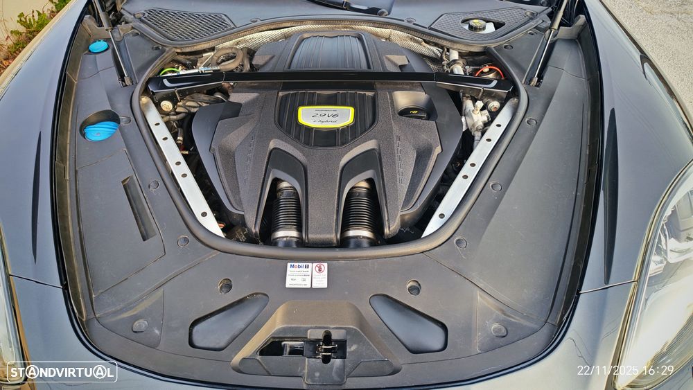 Porsche Panamera 4 E-Hybrid - 30