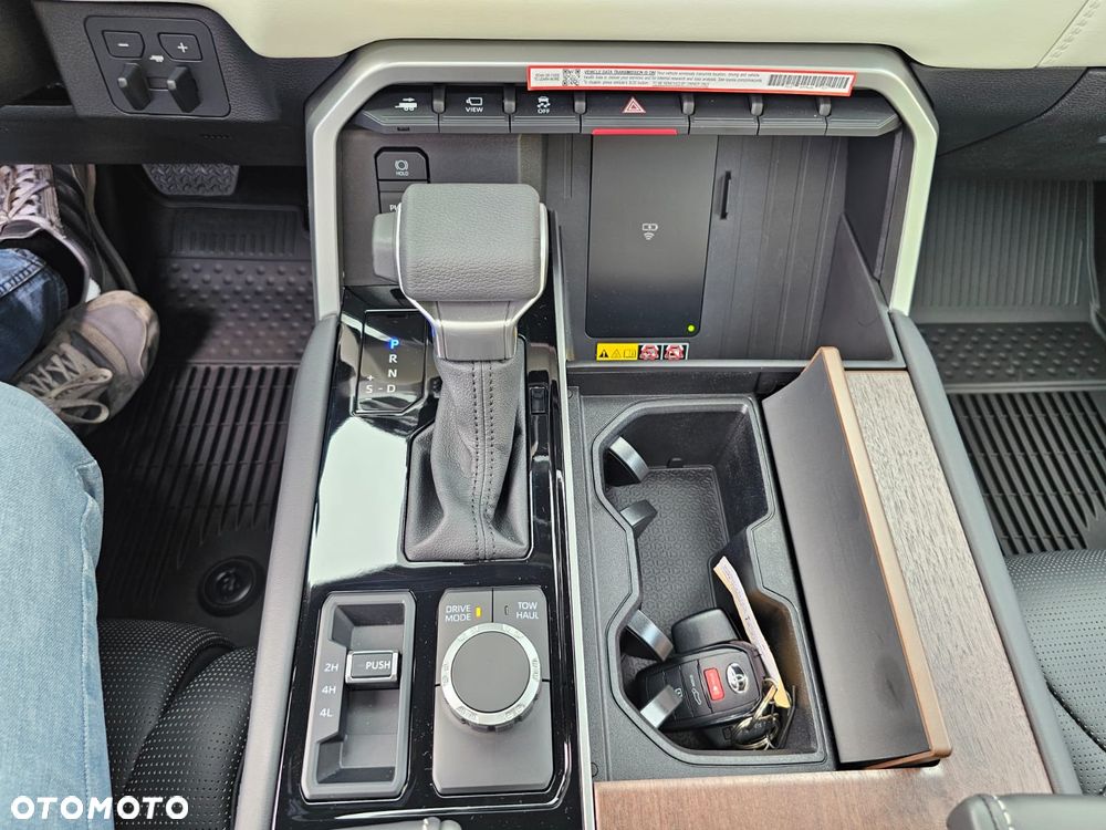 Toyota Sequoia - 23