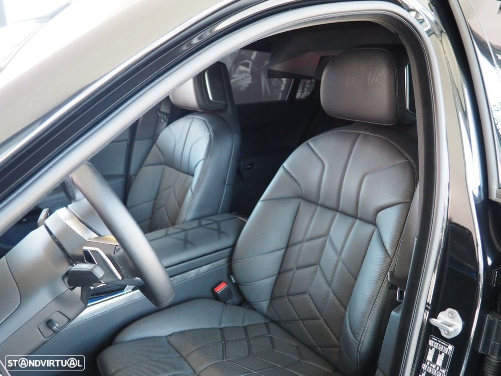 BMW i7 xDrive60 Pack Desportivo M - 9