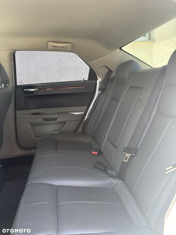 Chrysler 300C 2.7 V6 - 9