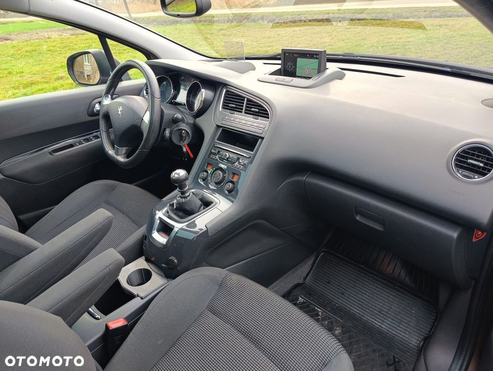 Peugeot 5008 - 8