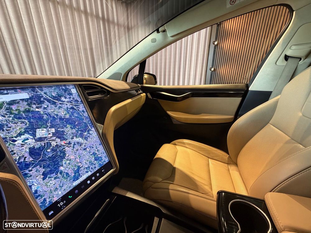 Tesla Model X P100D - 24